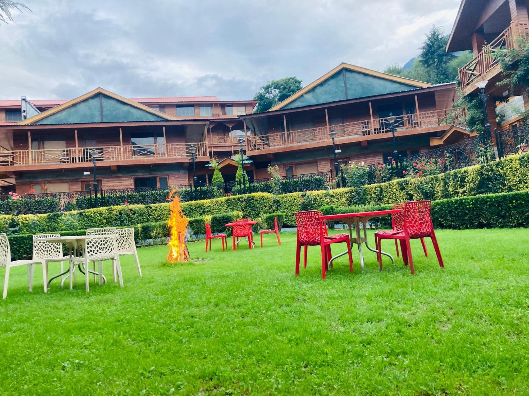 Hotel Midtown Manali Buitenkant foto