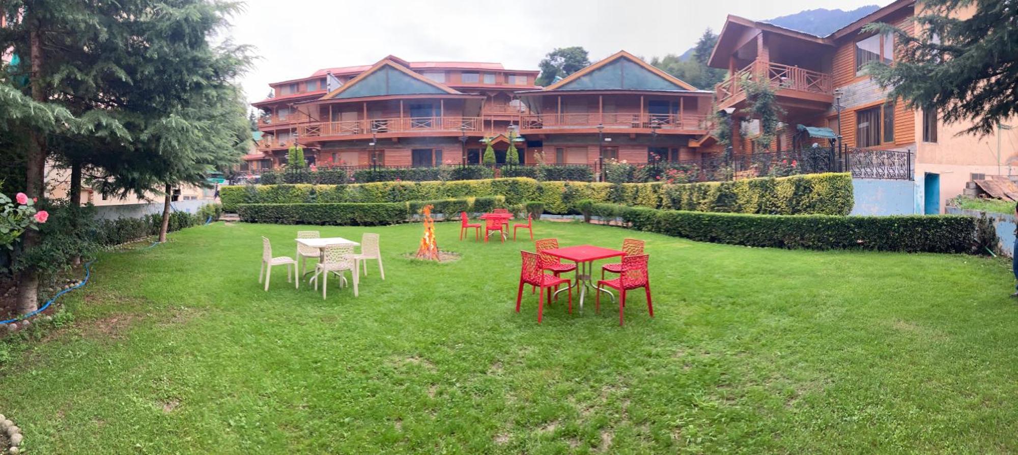 Hotel Midtown Manali Buitenkant foto