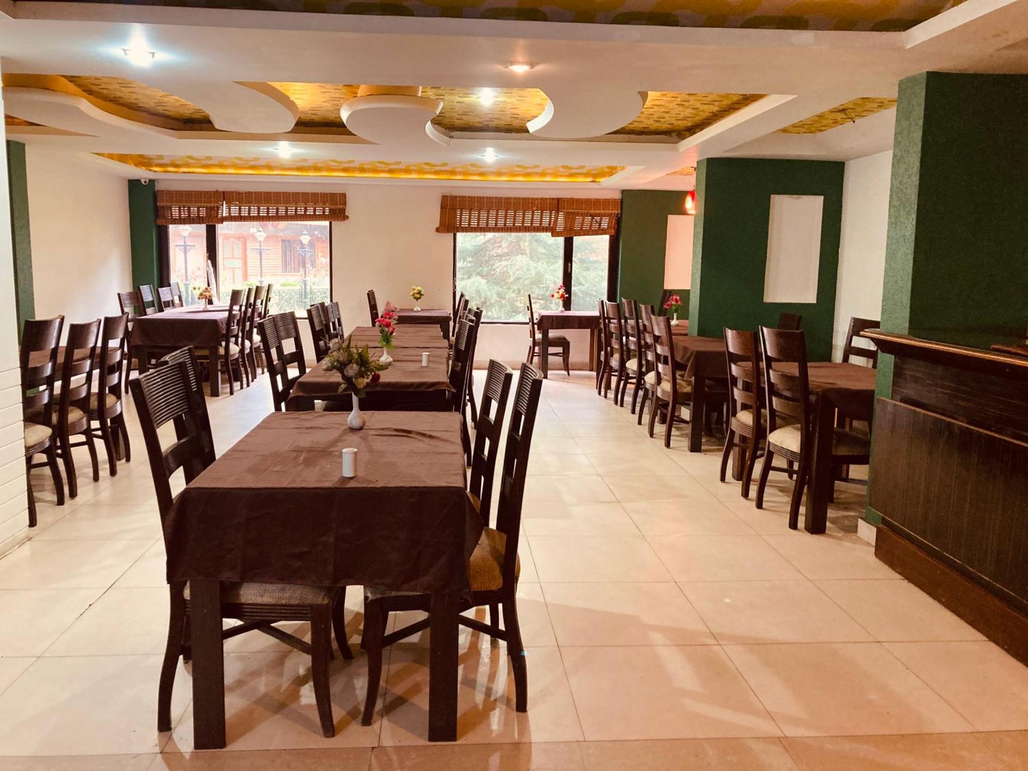 Hotel Midtown Manali Buitenkant foto
